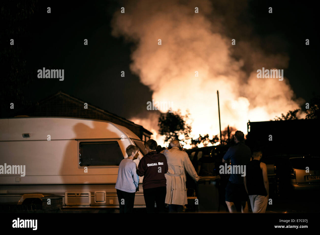 Nottingham, Royaume-Uni. 13 Septembre, 2014. Un vaste incendie a éclaté à l'Université de Nottinghams, flambant neuf, l'état de l'art laboratoire GlaxoSmithKline neutralité carbone du jubilee campus. Les sections locales ont été priés de rester à l'intérieur. © Kirk Byron/Alamy Live News Banque D'Images