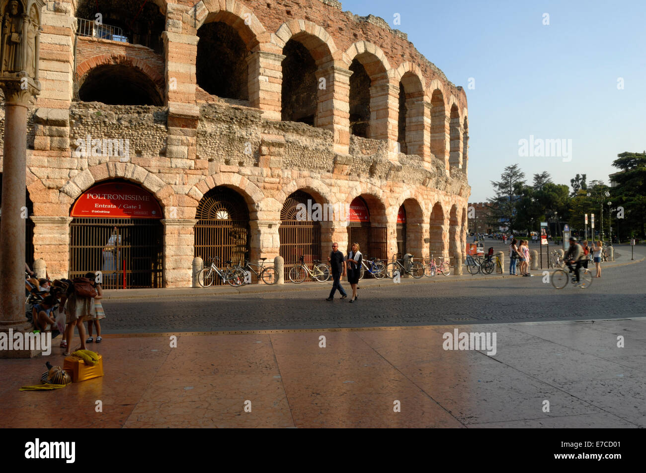 L'amphithéâtre romain de Vérone au crépuscule Banque D'Images