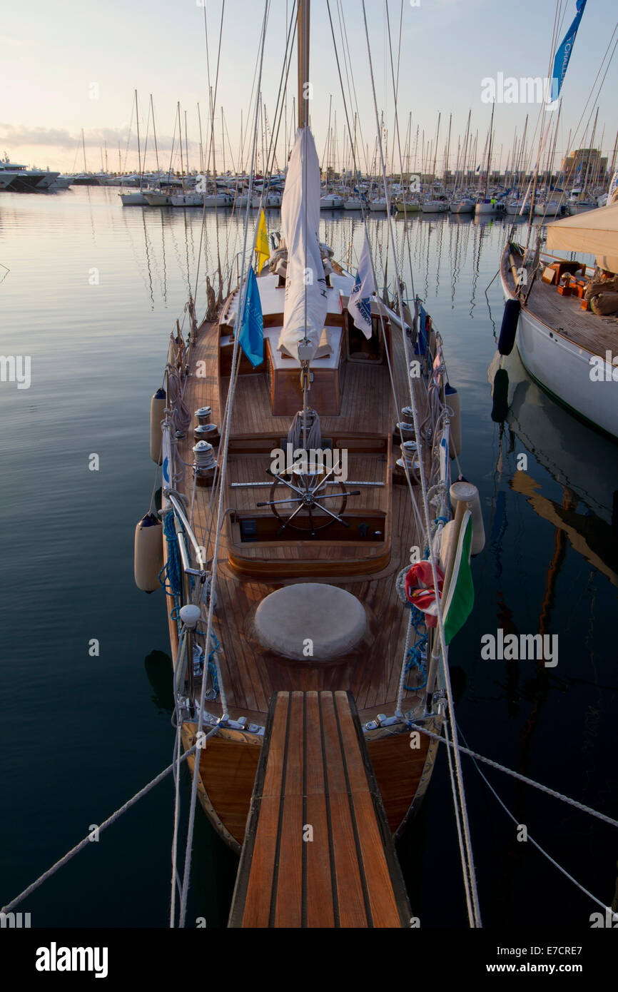 Imperia, Italie. 14 septembre 2014. Un yacht vintage en Imperia Harbour au cours de Vele d'Epoca Classic Yachts Challenge. Banque D'Images