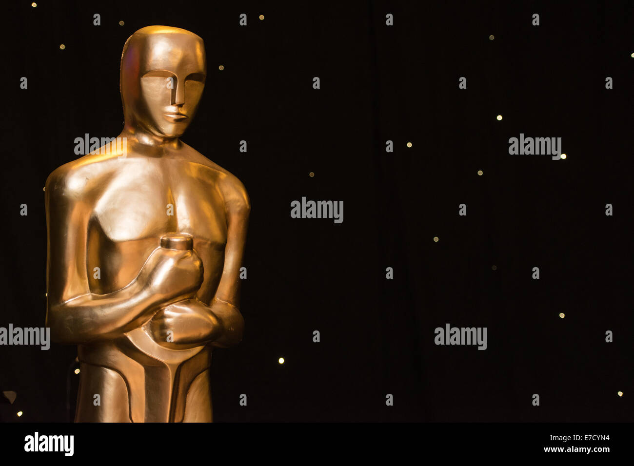 Une statue à la ressemblance de la statuette Oscar / Oscar à un événement à thème hollywoodien. Banque D'Images