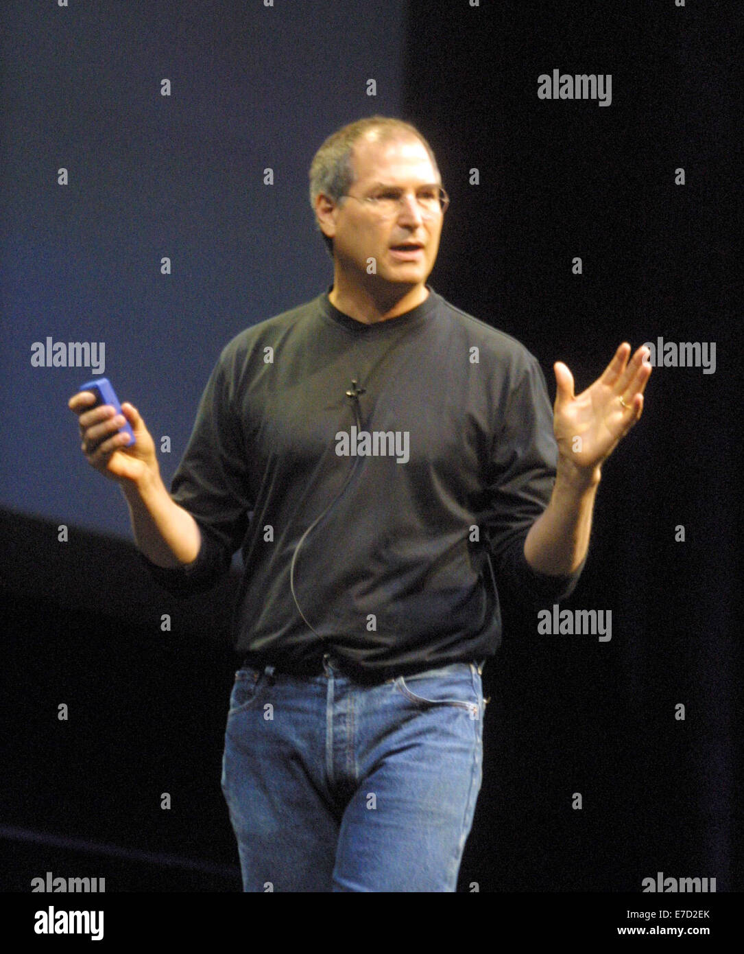 Jul 18, 2001 ; New York, NY, USA, CEO d'Apple Steve Jobs donne le discours-programme @ la Macworld Conference & Expo @ Le Jacob K. Javits Convention Center. © ZUMAPRESS.com/Alamy Kaszerman Nancy/Live News Banque D'Images