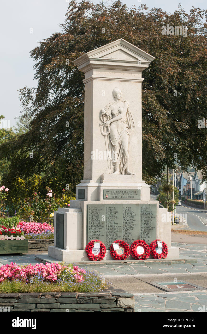 Le mémorial de guerre Keswick, commémore les morts des deux guerres de mots, Allerdale, Cumbria, England, UK Banque D'Images