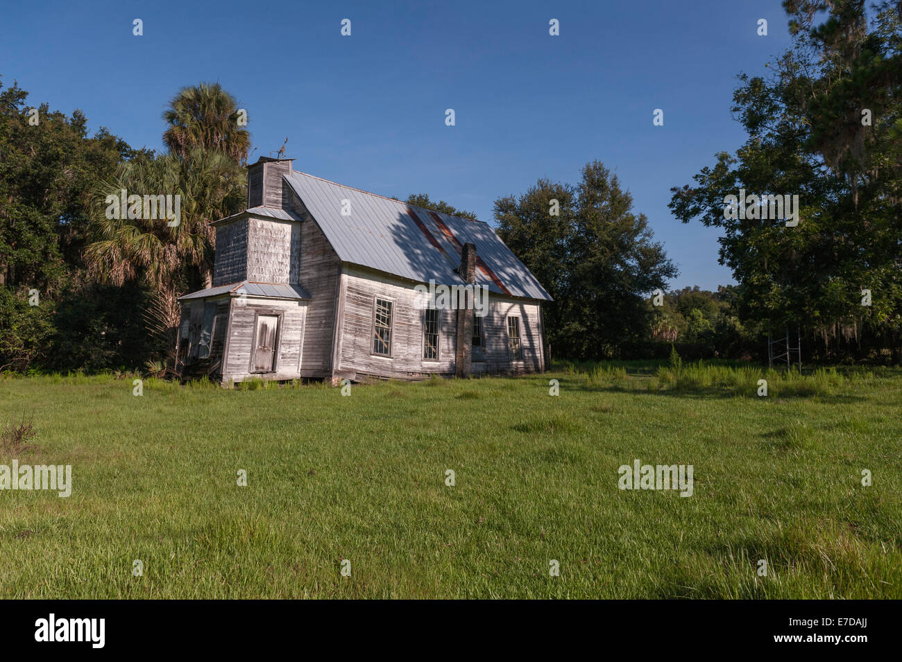 Floride du sud de l'Église Historique Postes vacants à l'abandon et situé sur l'Île Grove Alachua Comté Florida USA Banque D'Images Floride du sud de l'Église Historique Postes vacants à l'abandon et situé sur l'Île Grove Alachua Comté Florida USA Banque D'Images