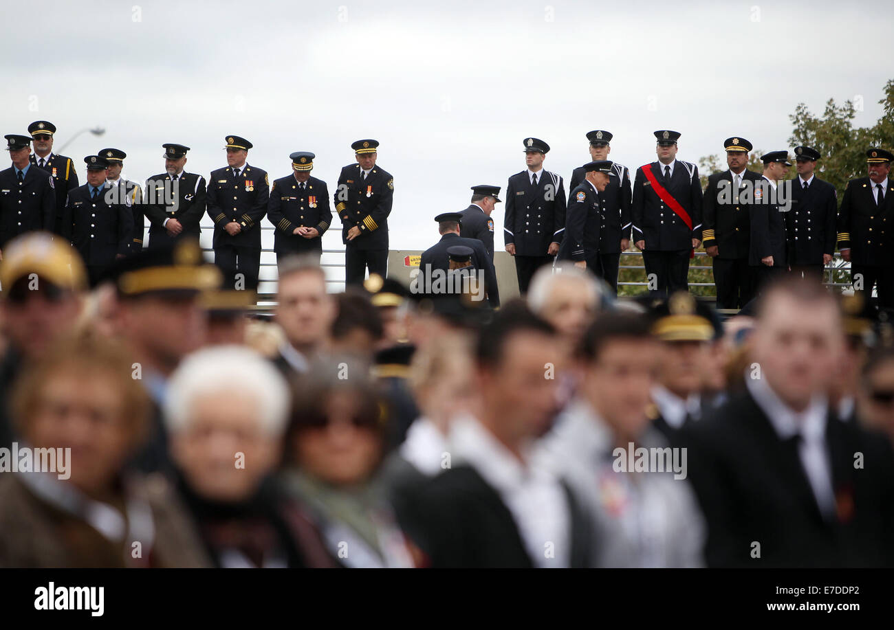 Ottawa, Canada. 14Th Sep 2014. Regardez sur les pompiers à l'pompier, à Ottawa, Canada, le 14 septembre, 2014. L'événement annuel attire des centaines de pompiers de partout au pays pour honorer leurs collègues disparus et voir leur nom ajouté à la désormais 1200 qui ornent le monument. Credit : Cole Burston/Xinhua/Alamy Live News Banque D'Images