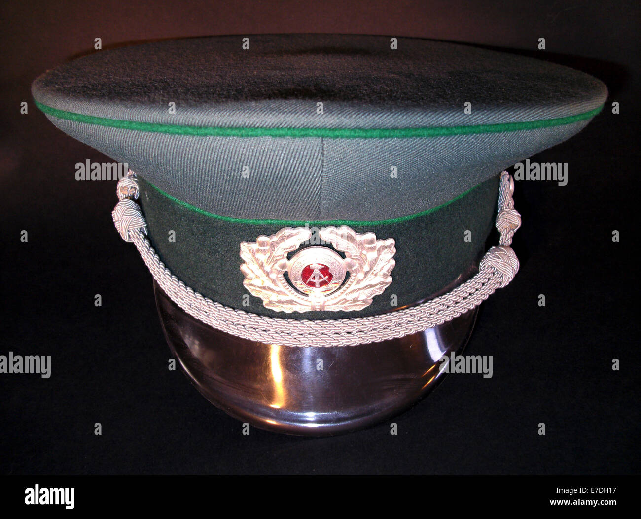 Couverture De Réservoir NVA (Armée Populaire Nationale) D'occasion - Beige, 29x29 Cm - Thème Bundeswehr - État Neuwertig