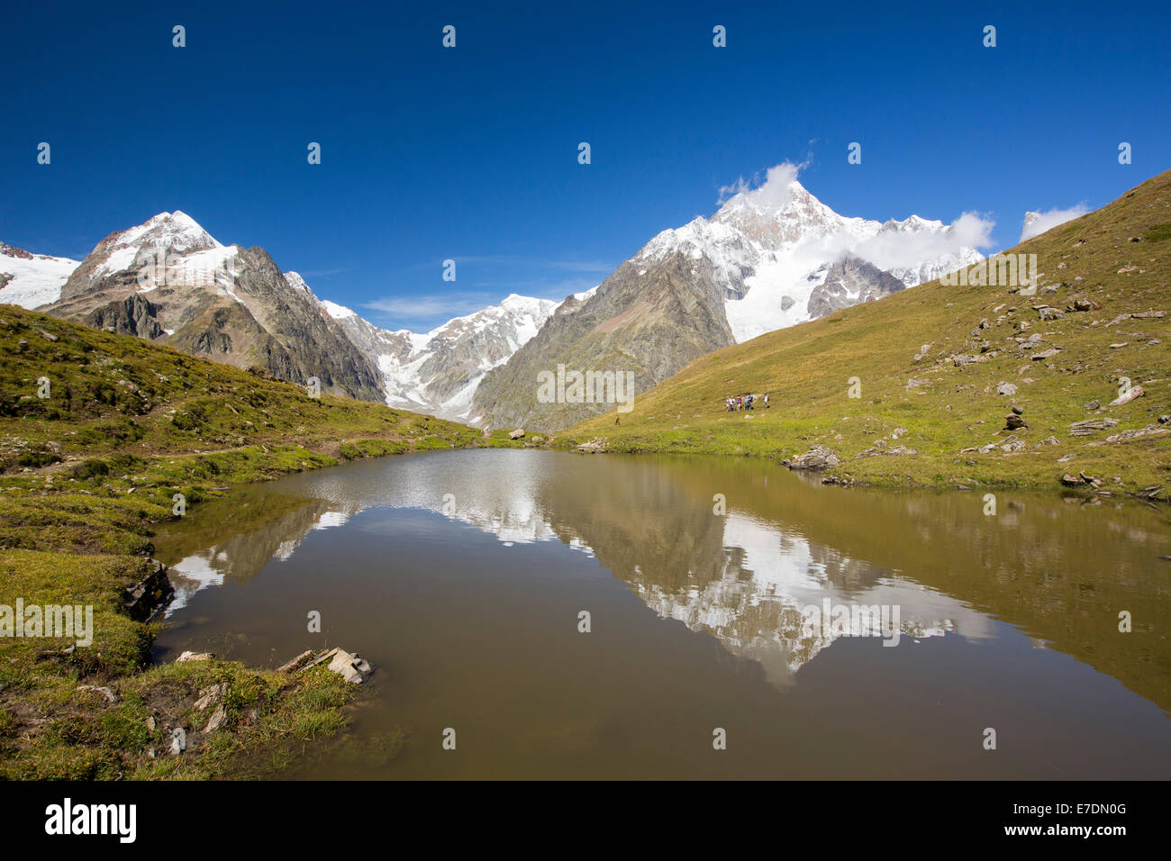 En regardant vers le Mont Blanc et le glacier du Miage d'en haut Val Veny, Italie. Banque D'Images