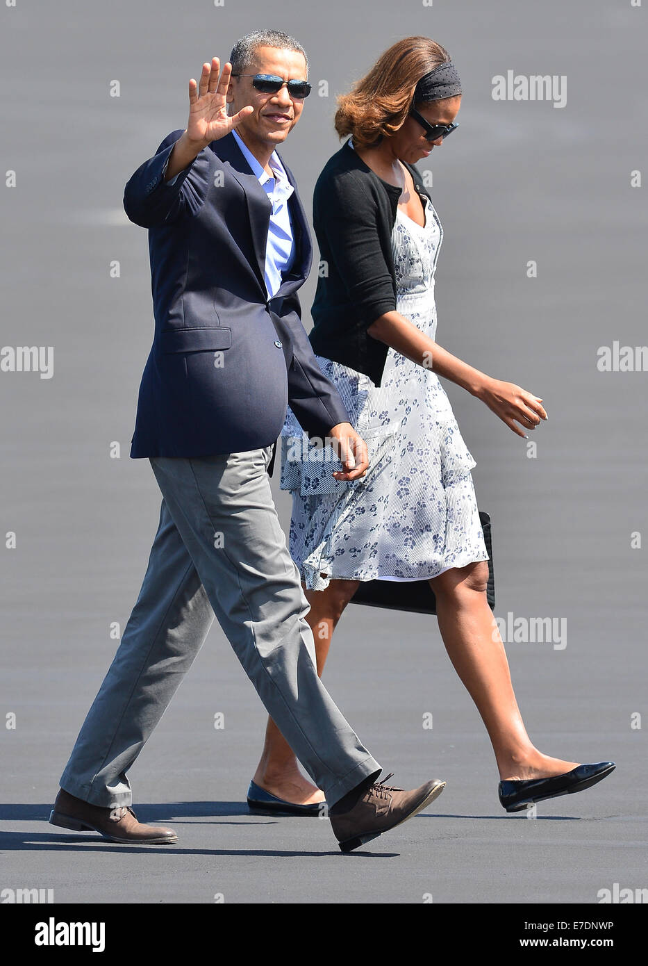Le président des États-Unis Barack Obama et la Première Dame Michelle Obama font leur chemin à bord d'Air Force One pour voler de Homestead Air Reserve Base à Homestead, Floride. Obama est de retour à Washington, D.C., après avoir passé le week-end dans le sud de la Floride à pr Banque D'Images