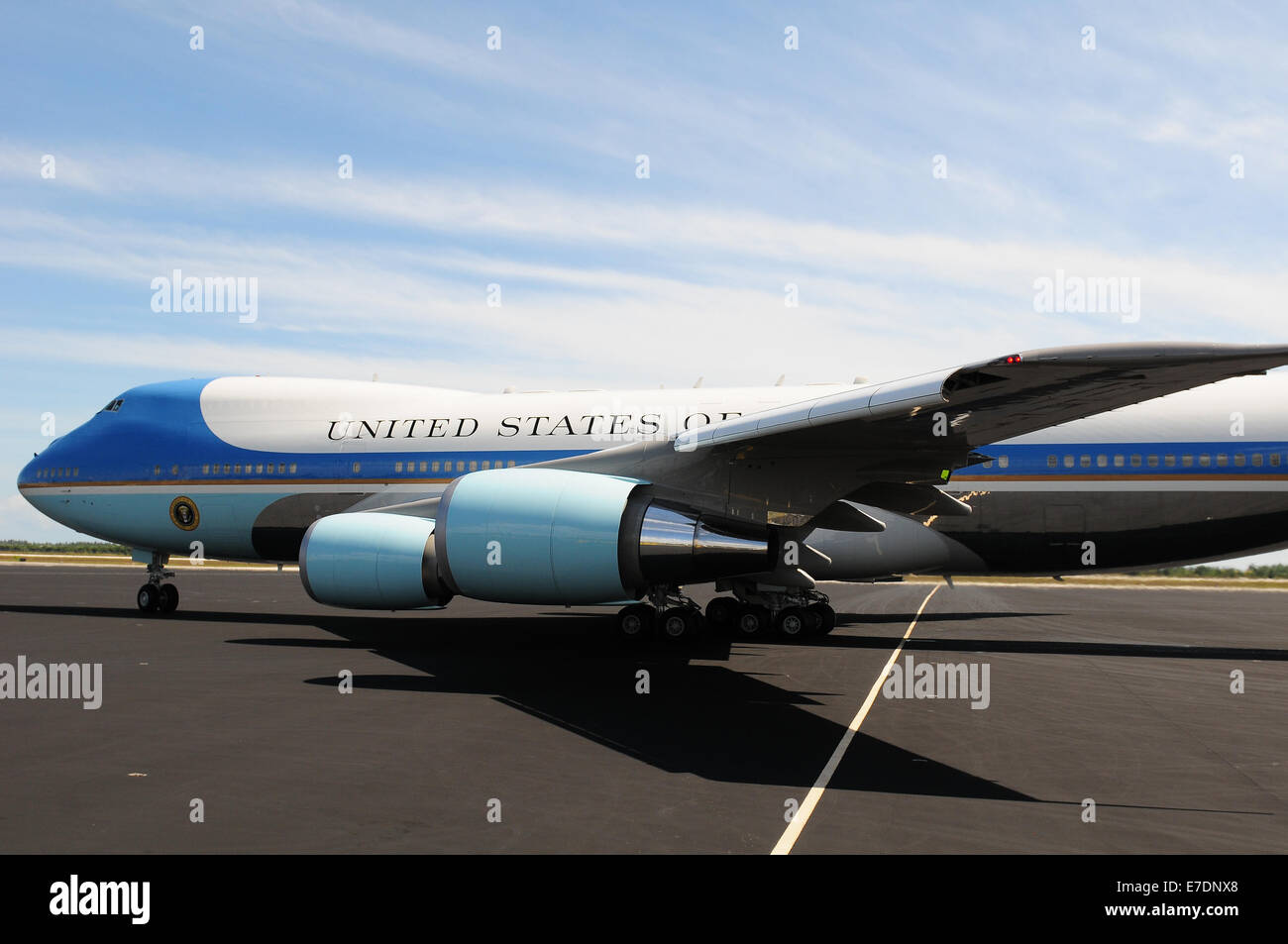 Le président des États-Unis Barack Obama et la Première Dame Michelle Obama font leur chemin à bord d'Air Force One pour voler de Homestead Air Reserve Base à Homestead, Floride. Obama est de retour à Washington, D.C., après avoir passé le week-end dans le sud de la Floride à pr Banque D'Images