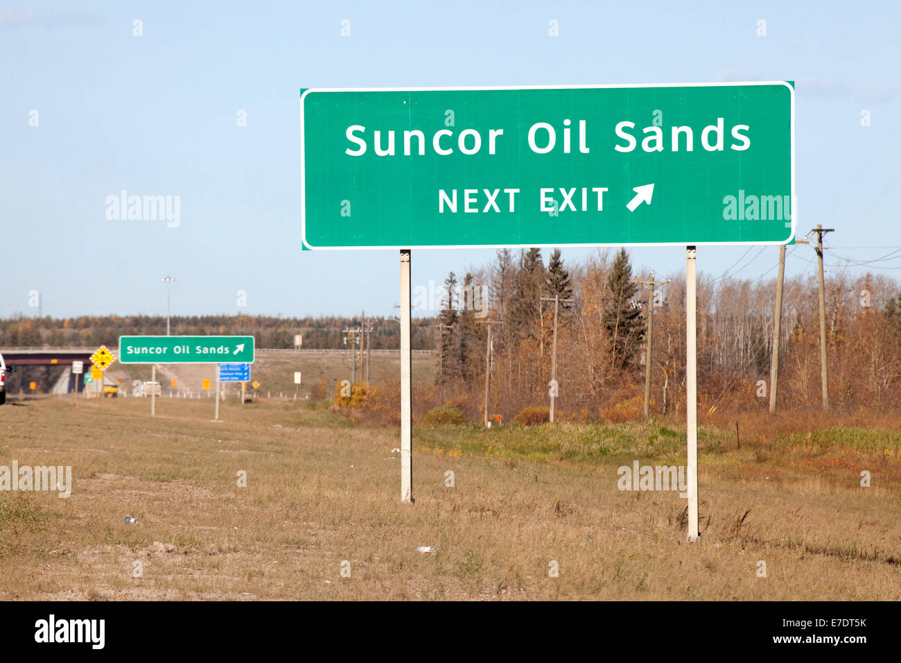 Autoroute sortie sign pour Suncour Oil Sands, Fort McMurray, Alberta, Canada Banque D'Images