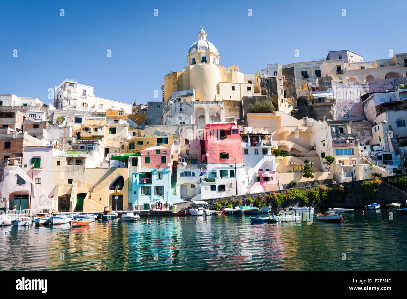 Procida, île colorée dans la mer Méditerranée, Naples, Italie Banque D'Images