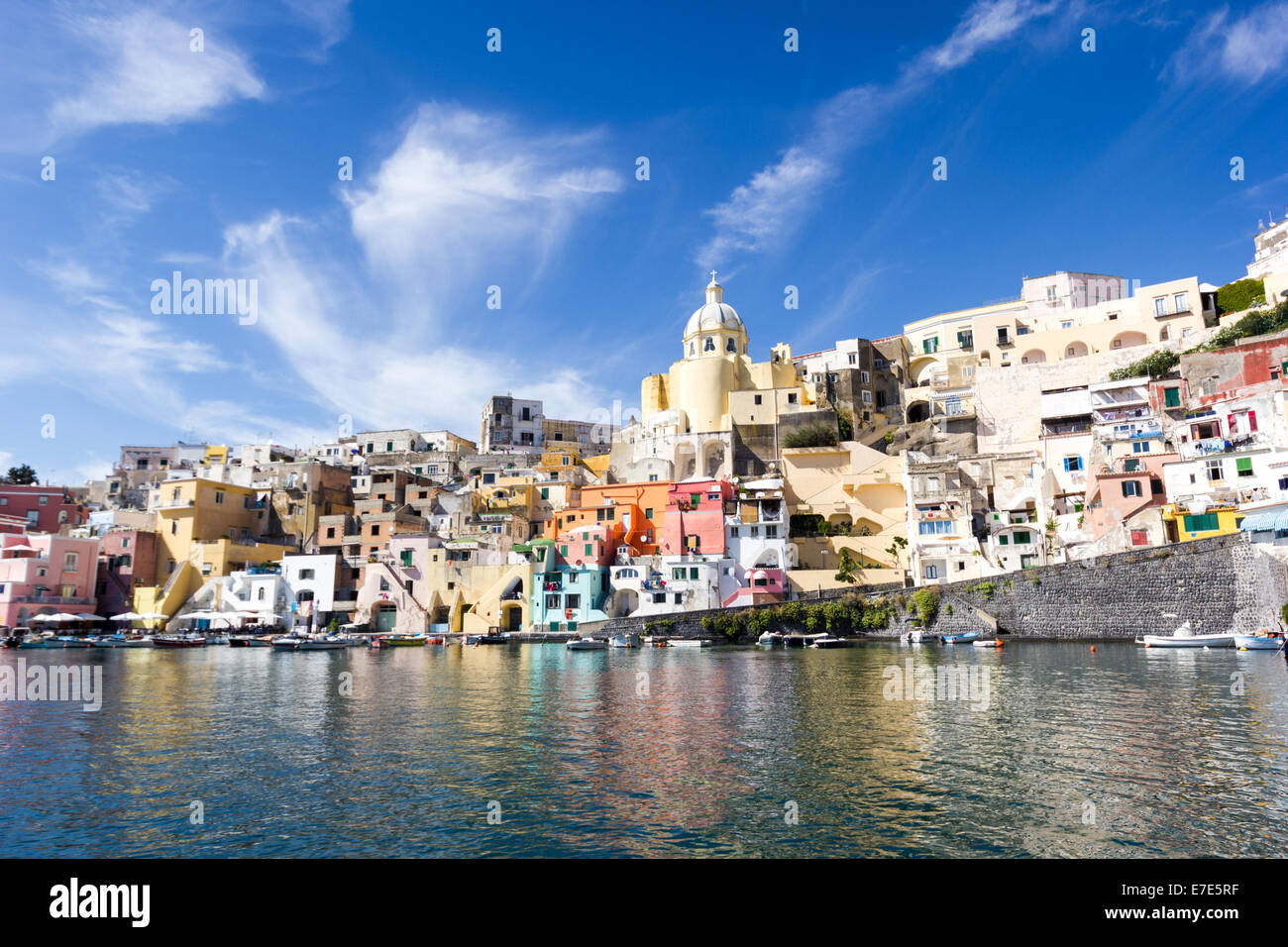 Procida, île colorée dans la mer Méditerranée, Naples, Italie Banque D'Images