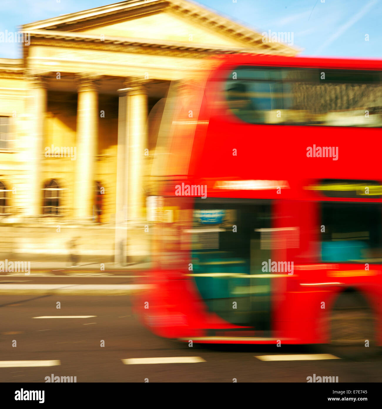 Déménagement Londres Scène floue de bus. Banque D'Images