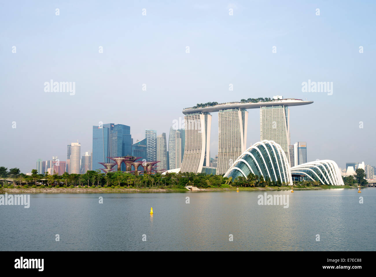 Paysage urbain de Singapour avec des jardins de la baie Banque D'Images