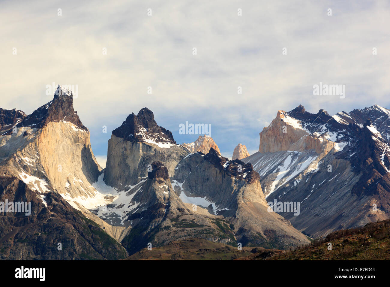Parc National Torres del Paine avec des pics de montagne , Patagonie, Chili Banque D'Images