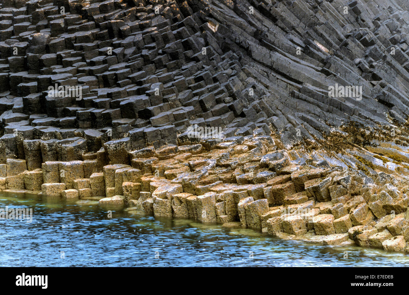 La formation de roche volcanique sur l'île de STAFFA HÉBRIDES EXTÉRIEURES EN ÉCOSSE Banque D'Images