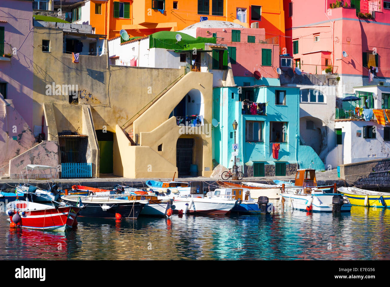 Procida, île colorée dans la mer Méditerranée, Naples, Italie Banque D'Images