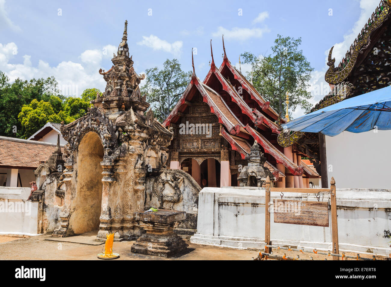 Temple bouddhiste dans l'ancienne province de Lampang, Thaïlande Banque D'Images