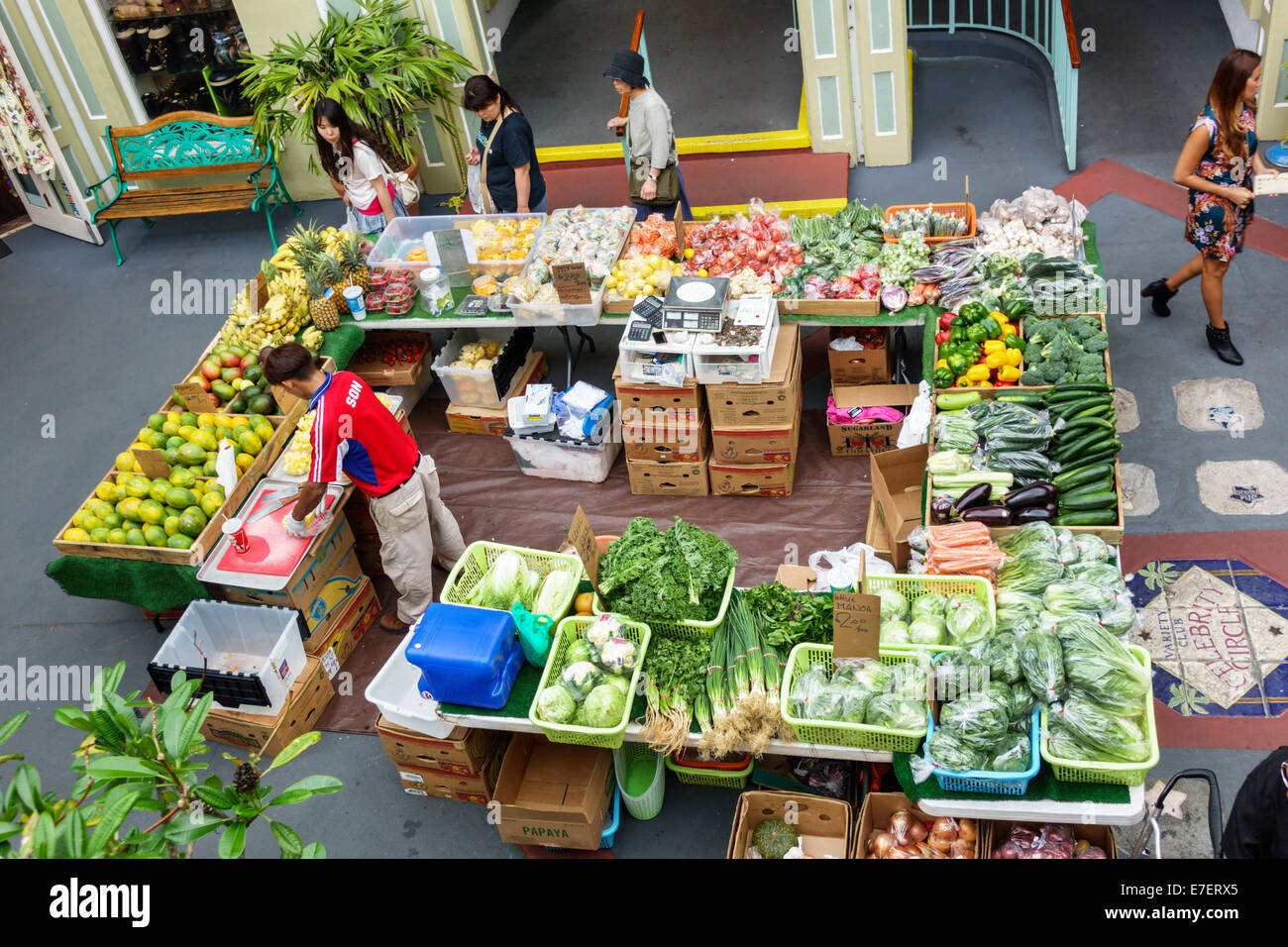 Honolulu Waikiki Beach Hawaii, Hawaiian, Oahu, Kings Village Shopping Center, shopping shopper shoppers magasins marché marchés achats selli Banque D'Images