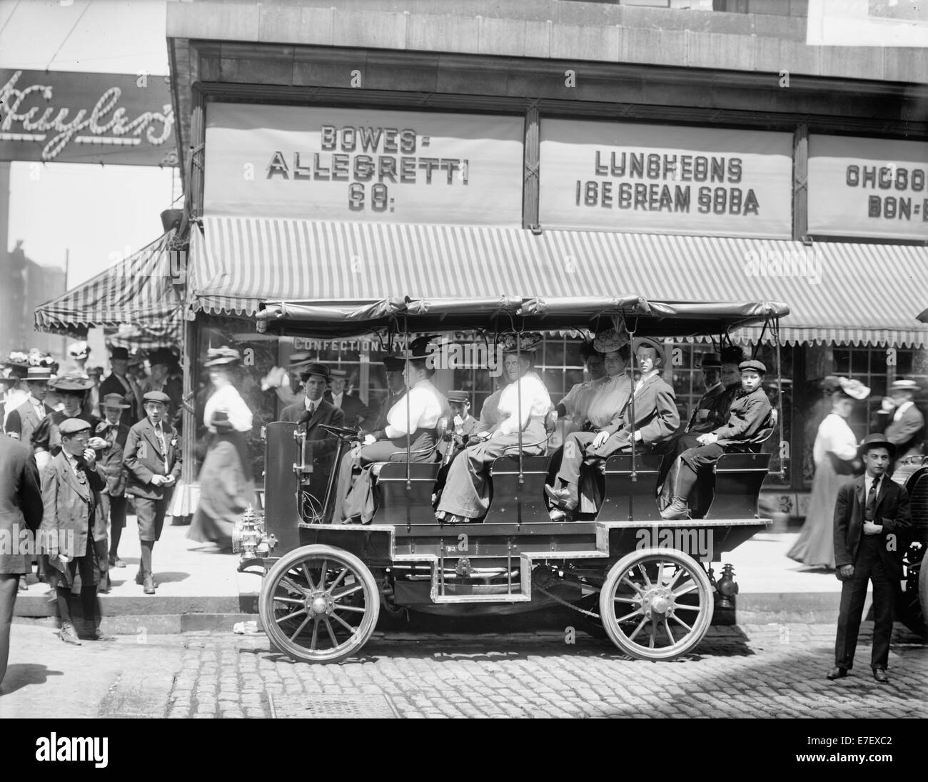 Voir Chicago, auto chez Monroe près de State, Chicago, Illinois, vers 1915 Banque D'Images