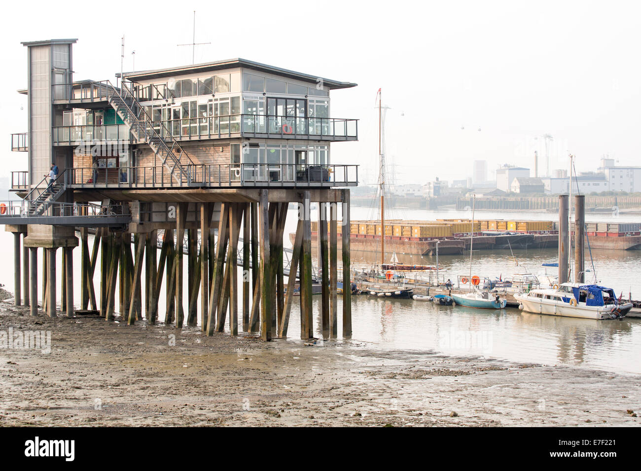 Greenwich yacht club (GYC) clubhouse sur la Tamise à Londres qui est sur pilotis Banque D'Images