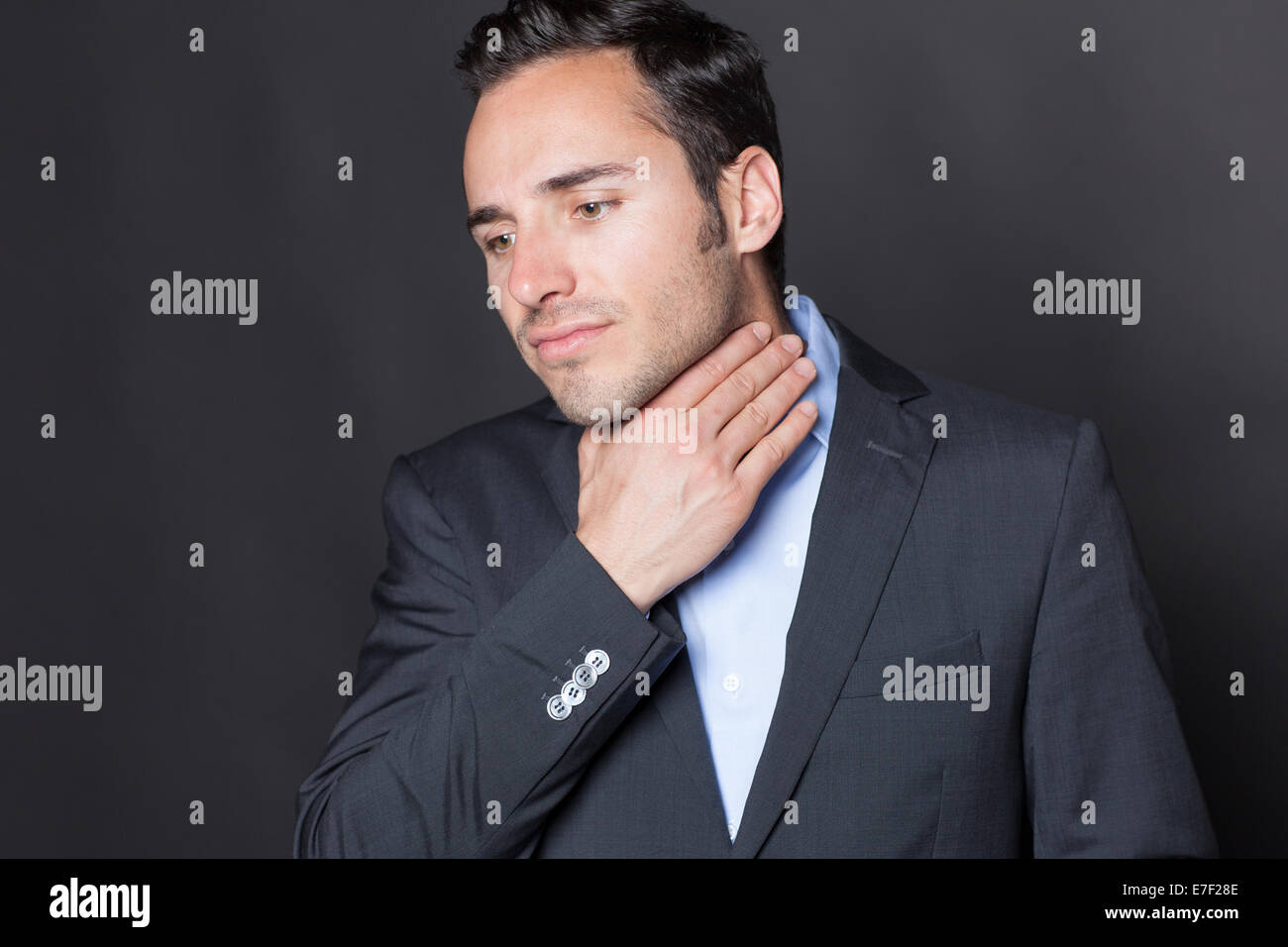 Businessman souffrant de problèmes de gorge Banque D'Images