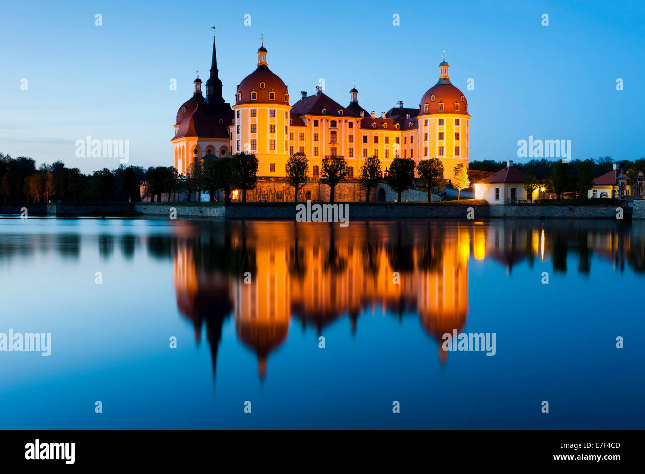 Château de Moritzburg au crépuscule, Dresde, Saxe, Allemagne Banque D'Images