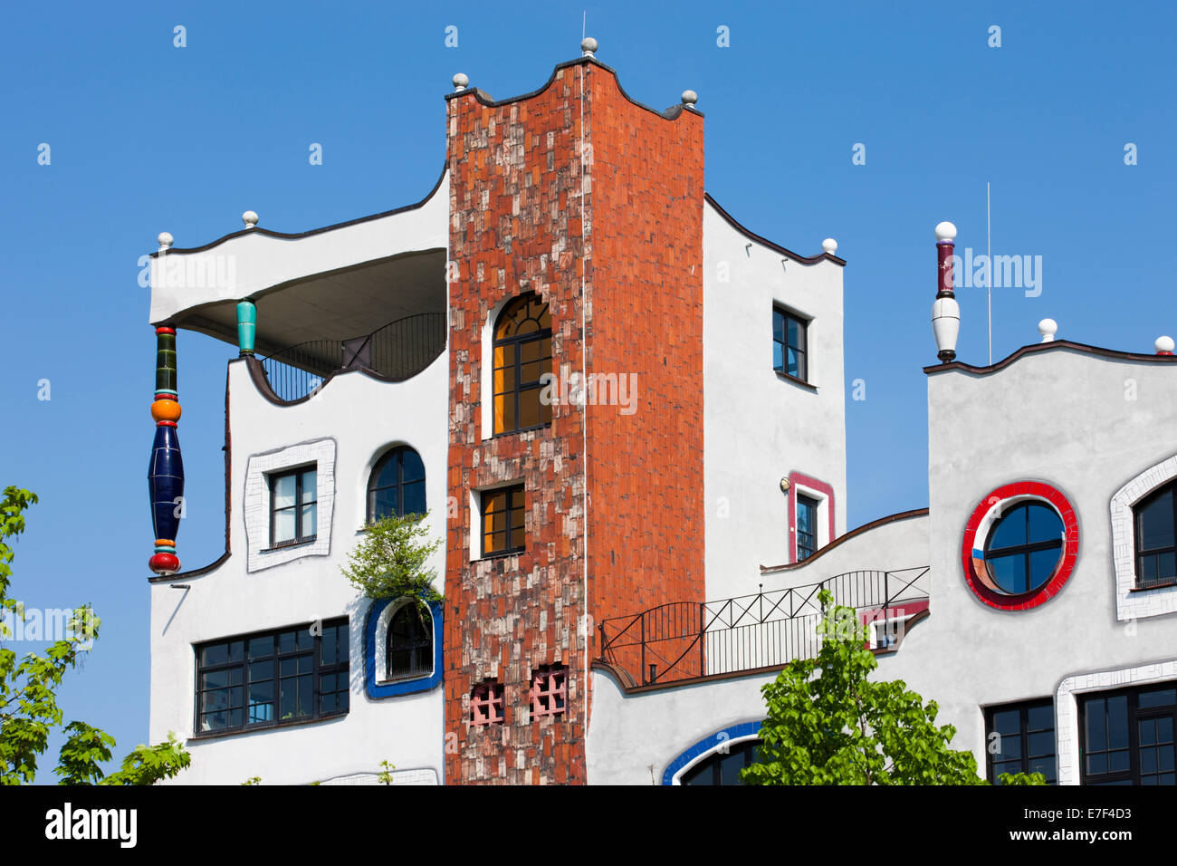 Luther-Melanchthon-Gymnasium, conçu par Friedensreich Hundertwasser, Lutherstadt Wittenberg, Saxe-Anhalt, Allemagne Banque D'Images