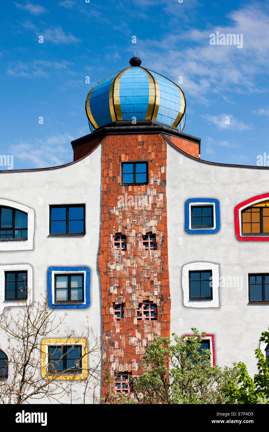 Luther-Melanchthon-Gymnasium, conçu par Friedensreich Hundertwasser, Lutherstadt Wittenberg, Saxe-Anhalt, Allemagne Banque D'Images