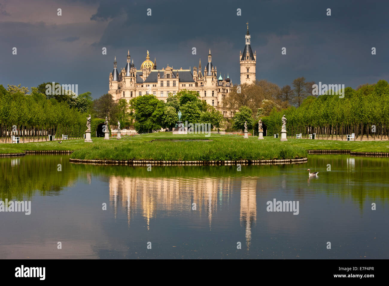 Le château de Schwerin, l'humeur orageuse, Schwerin, Mecklembourg-Poméranie-Occidentale, Allemagne Banque D'Images