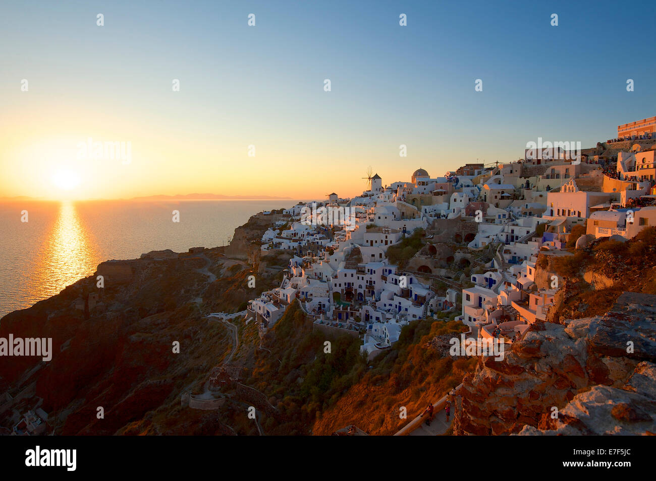 Coucher de soleil à Oia, Santorini, Cyclades, Grèce Banque D'Images