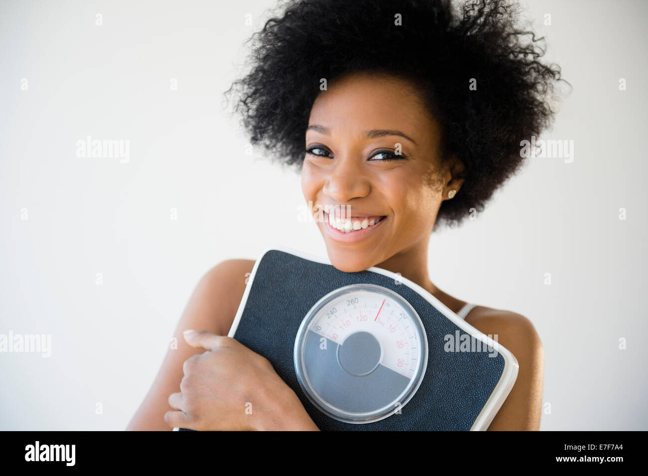 African American Woman holding scale Banque D'Images
