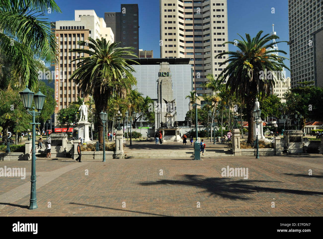 Durban, le KwaZulu-Natal, Afrique du Sud, statues et monuments commémoratifs à Francis Farewell, le chef Albert Ntuli, City Square, Central Business District, le centre-ville Banque D'Images