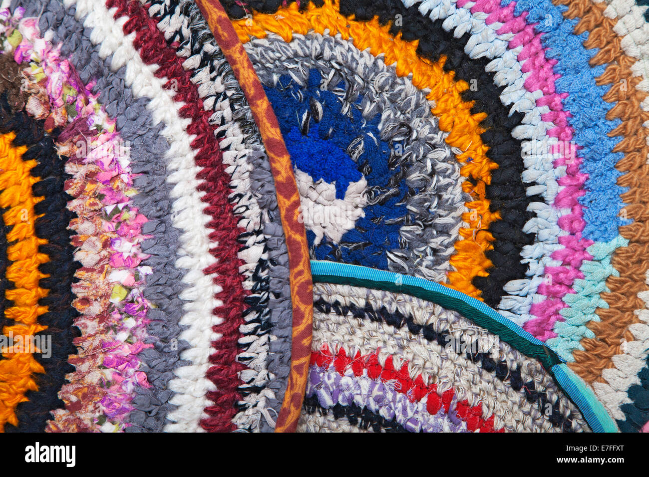 Bonneterie des tapis colorés de rubans en tissu Banque D'Images