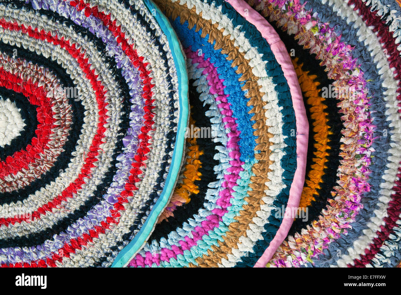 Bonneterie des tapis colorés de rubans en tissu Banque D'Images