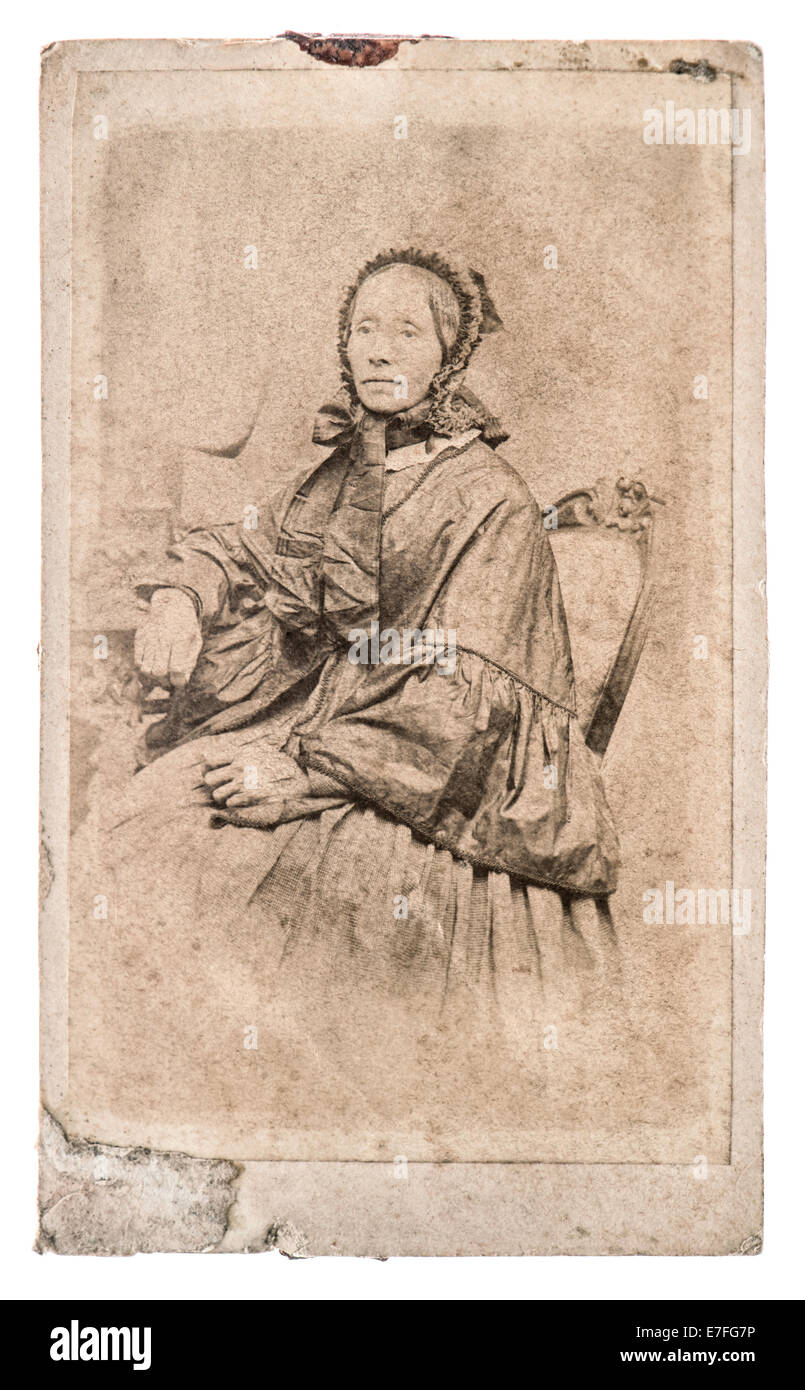 Un portrait of senior woman in robe de style victorien. original vintage photo de ca. 1860 Banque D'Images