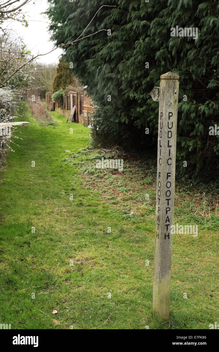 Sentier Public sign post Welford sur Avon, dans le Warwickshire Banque D'Images