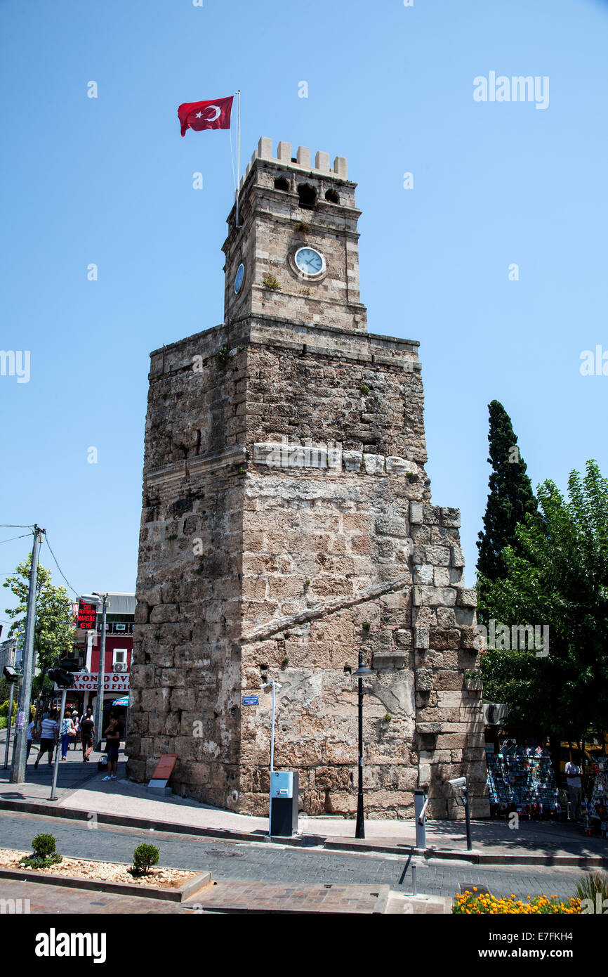 Tour de l'horloge de l'ère ottomane à Antalya, Turquie Banque D'Images