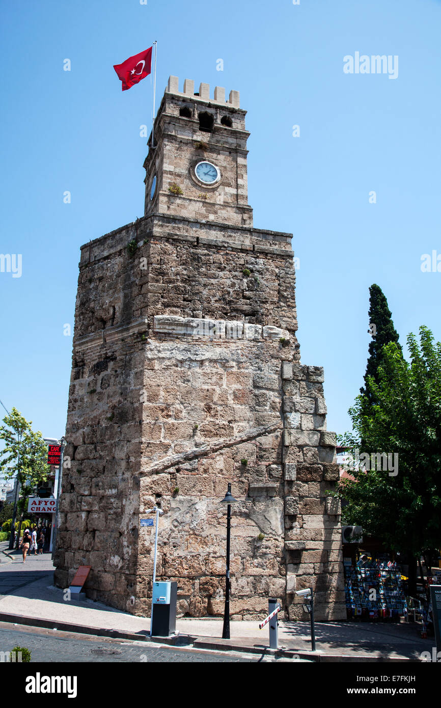Période Ottomane clock tower à Antalya. Banque D'Images
