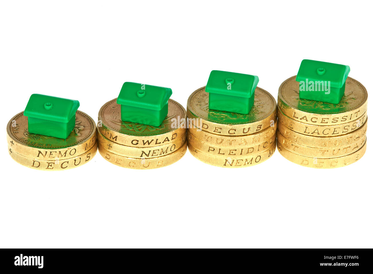 Maisons sur pilotis en hausse de monopole de pièces Livre Banque D'Images