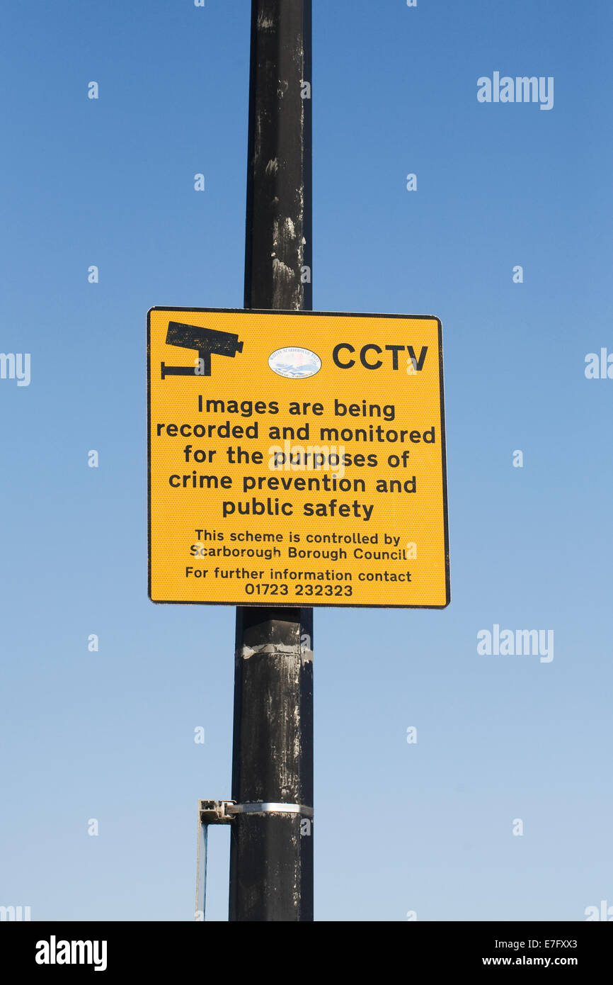 Inscrivez-vous sur un lampost CCTV. Banque D'Images