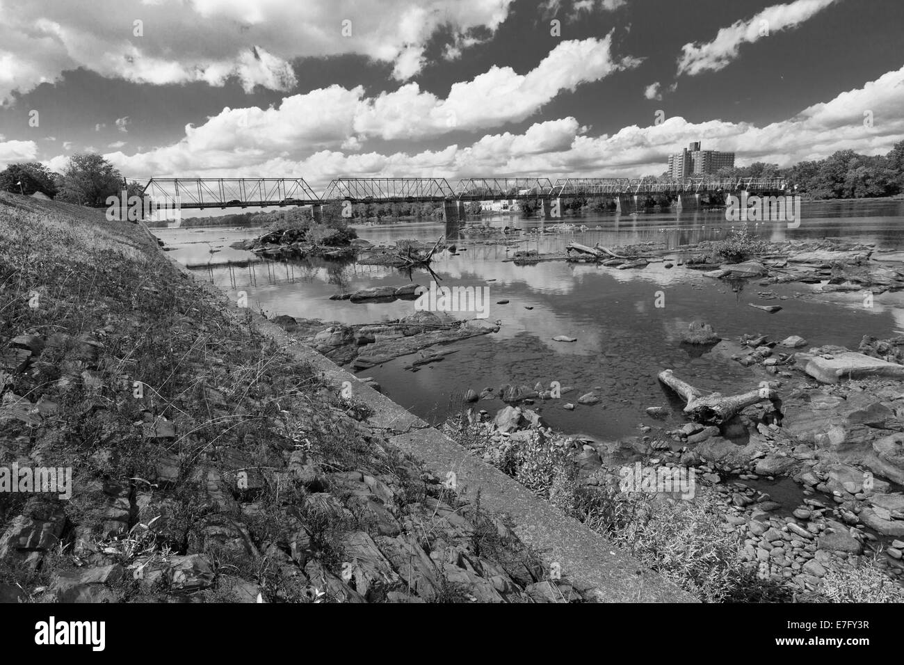 La rivière Delaware et Trenton, vu de Morrisville, en Pennsylvanie. Banque D'Images