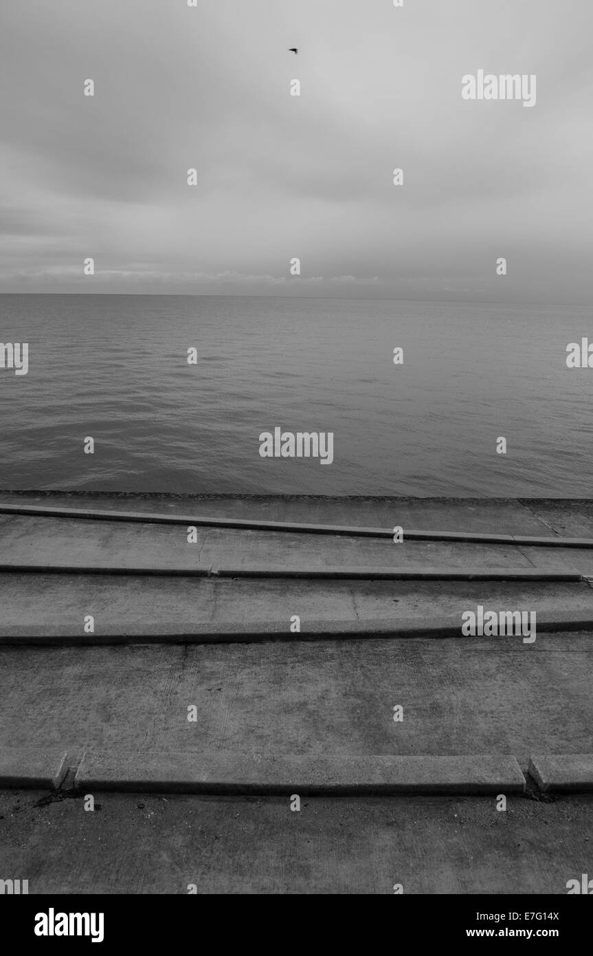 Donnant sur le lac Michigan à partir de la rive, dans l'Illinois à Chicago Banque D'Images