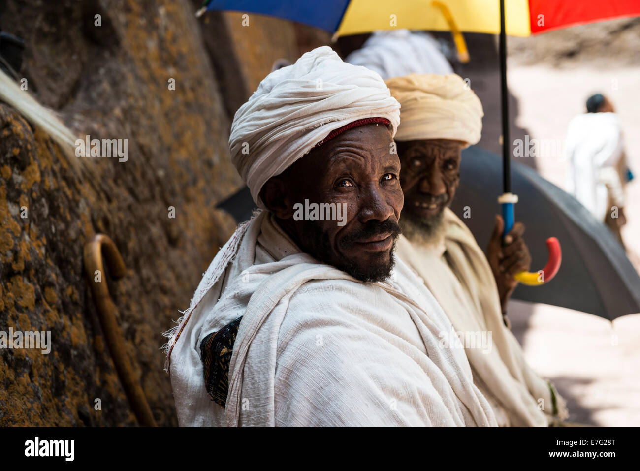 Les prêtres éthiopiens à Lalibela. Banque D'Images