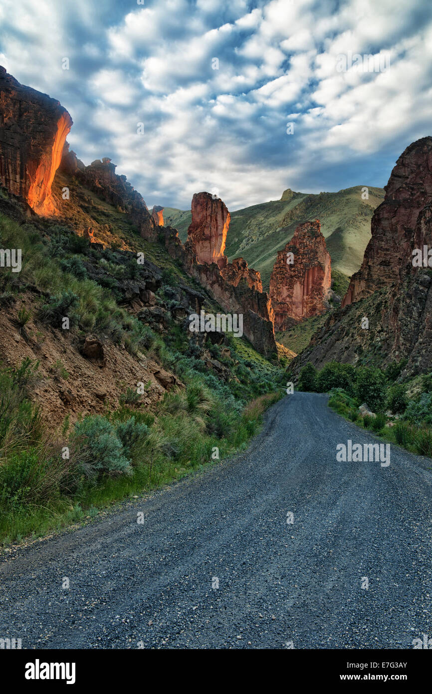 Dernière lumière sur les clochers de roche volcanique le long du Canyon par Leslie Gulch dans SE Oregon's remote Malheur Comté. Banque D'Images