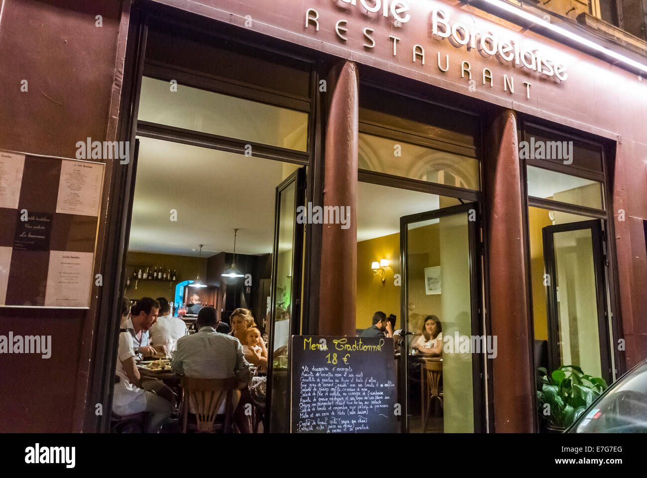 Bordeaux, France, Restaurant Bistro Français, Front at Night with Sign,  extérieur, intérieur Photo Stock - Alamy