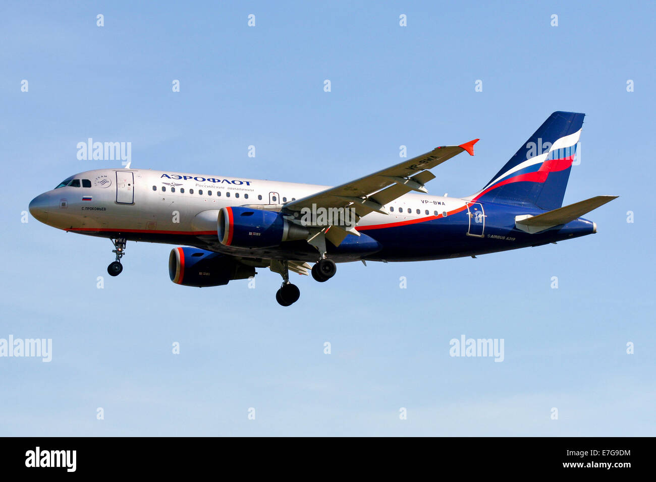 Airbus A319 d'Aeroflot la piste 27L à l'approche de l'aéroport Heathrow de Londres. Banque D'Images