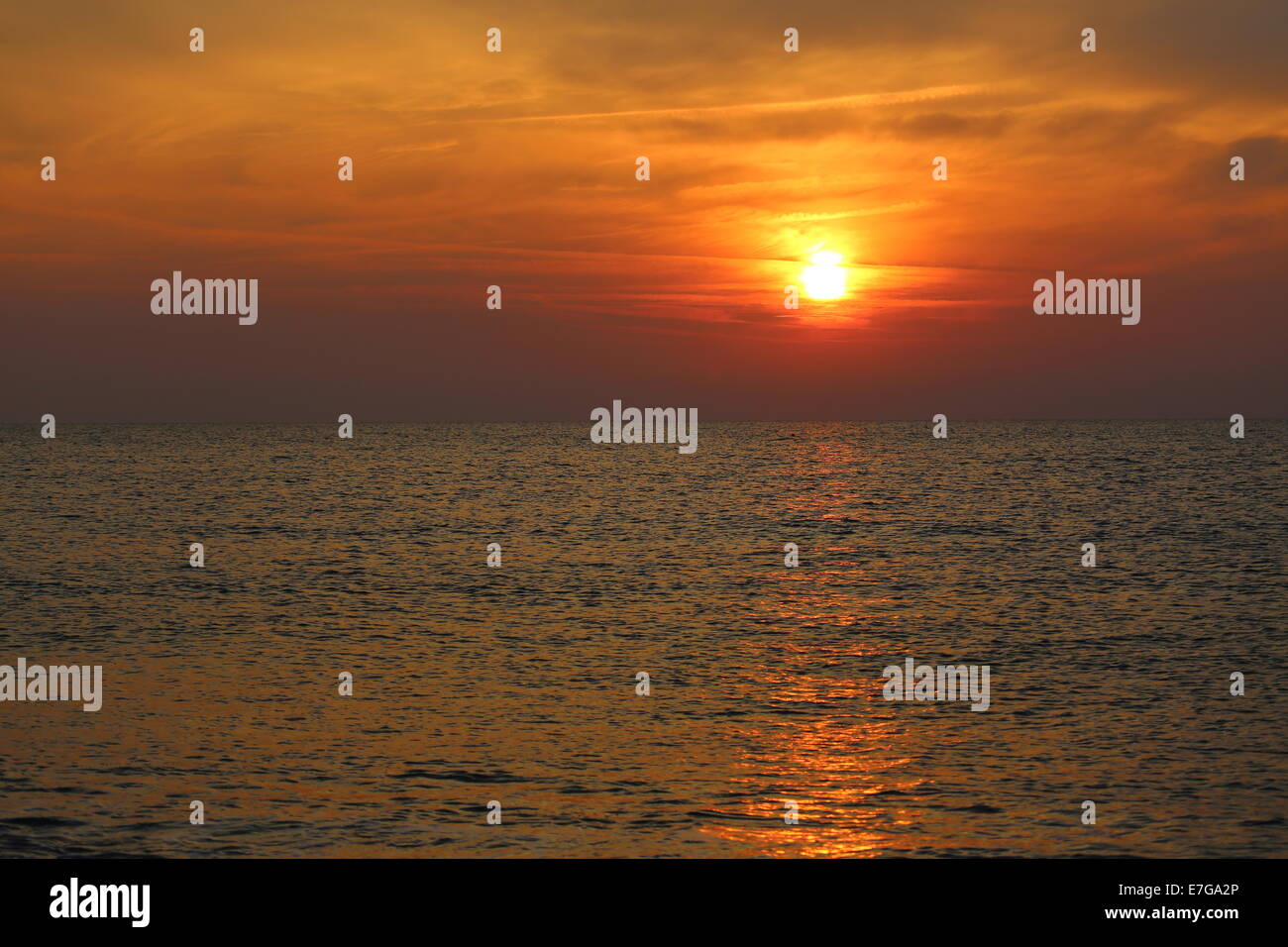 Lever du soleil sur la mer Banque D'Images