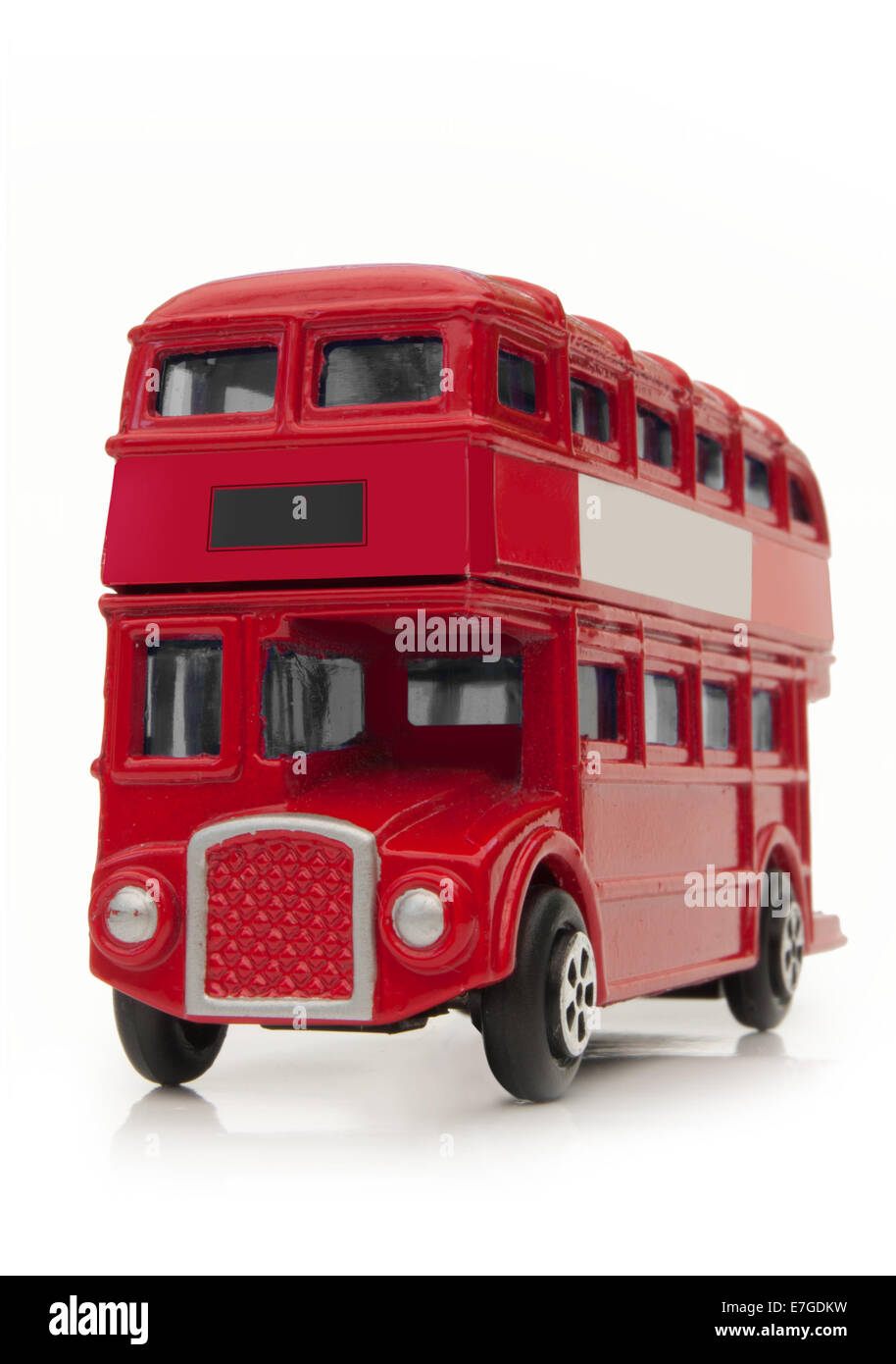 London bus à impériale routemaster rouge sur un fond blanc Banque D'Images