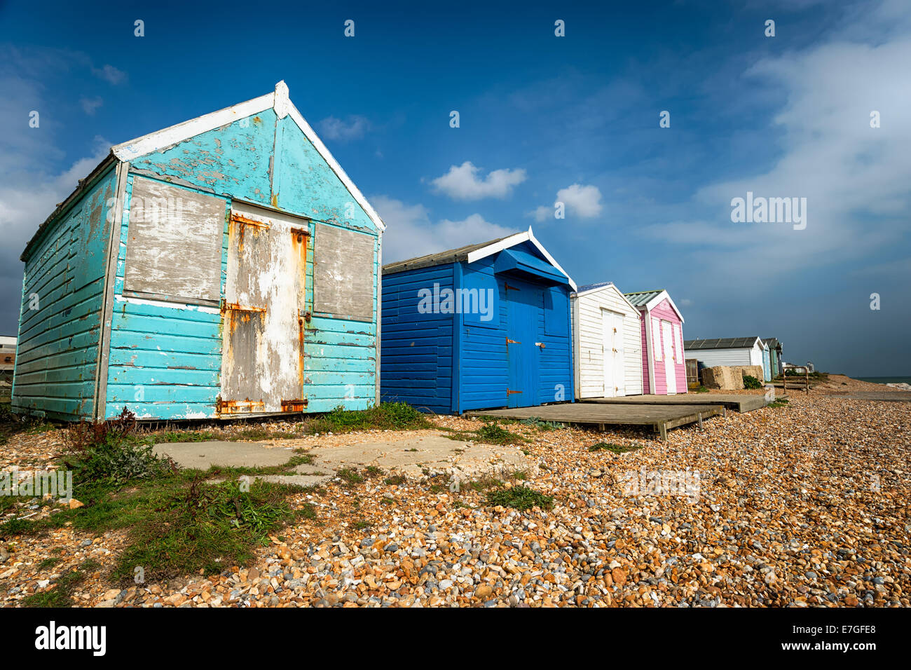 Cabines de plage bleu à St Leonards on Sea à Hastings, East Sussex Banque D'Images