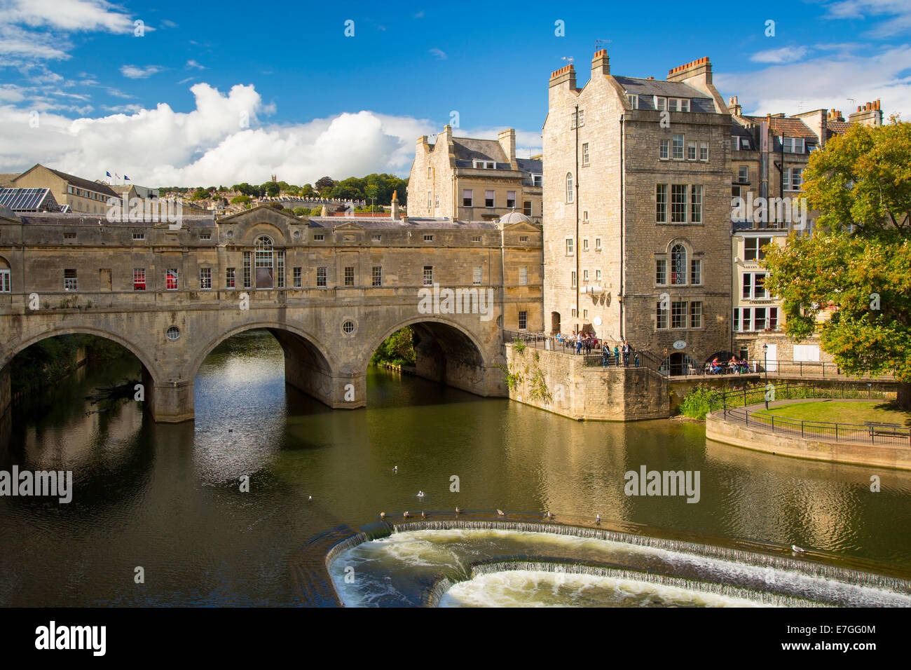 Pulteney Bridge sur la rivière Avon, Bath, Somerset, Angleterre Banque D'Images